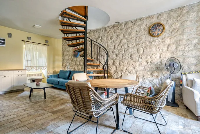 Wunderschöne Steinvilla in Prčanj mit Panoramablick auf die Bucht